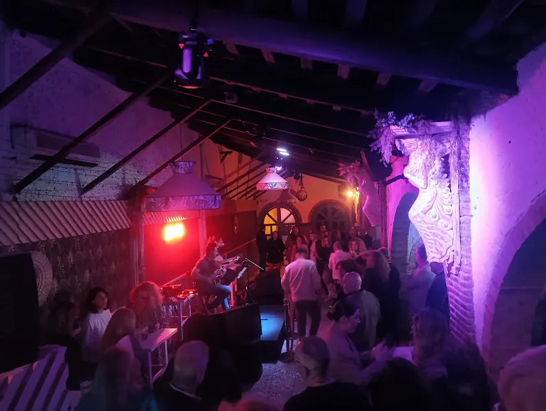 Santo Quijote - Club nocturno en Puerto Real