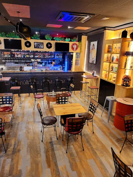 La Penúltima y nos vamos - Bar musical en Alhaurin de la Torre - foto 2