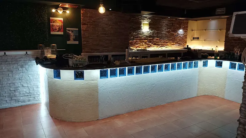 La Sociedad - Copas y Karaoke - Bar en Plasencia - foto 2