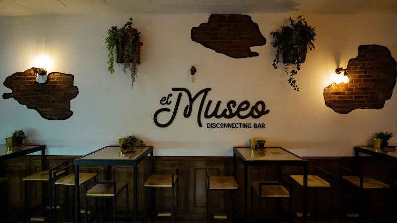 El Museo Disconnecting Bar - Bar en Mieres - foto 2