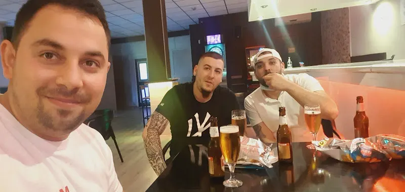 Black & White Pub - Karaoke - Tomelloso