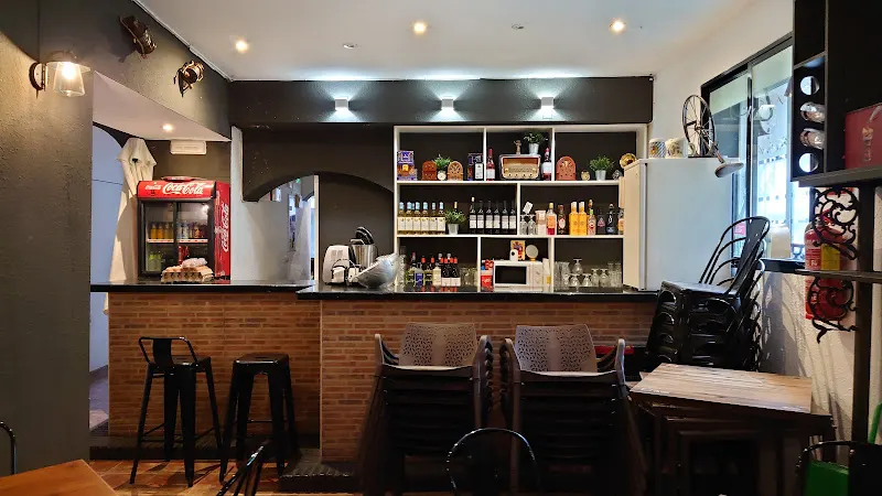 Café Pub Yesterday - Bar en Águilas - foto 2
