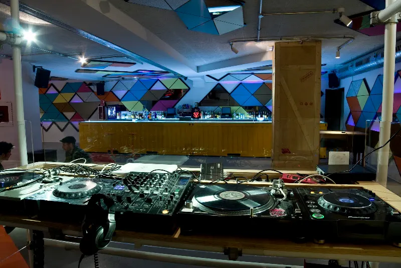 Xtra Lrge Playground Valencia - Club nocturno en Valencia - foto 3