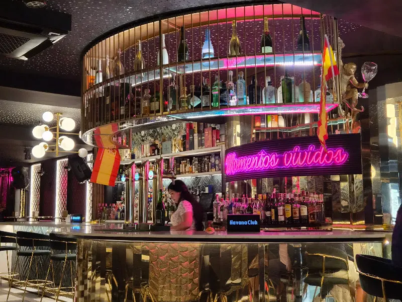 Uniq 1975 | Pub en Almansa