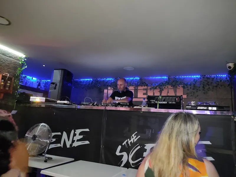 lateral deluxe - Discoteca en Adra - foto 2