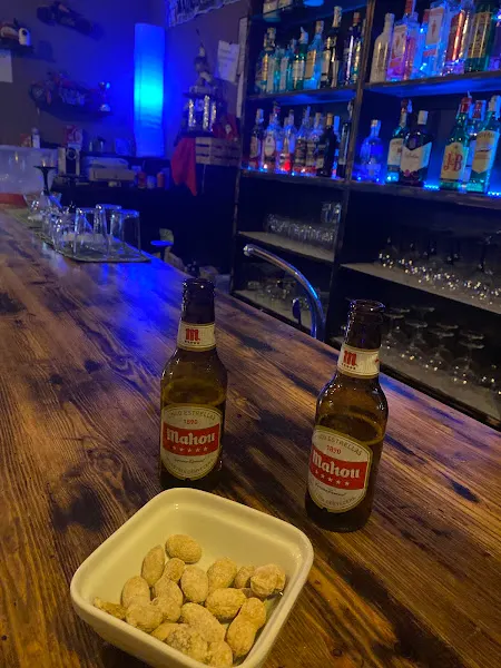 La khama café pub