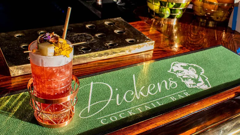 Dickens Cocktail Bar - Coctelería en Arrecife - foto 3