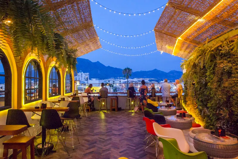VOLK´S BAR SEVILLANO - Coctelería en Nerja - foto 2