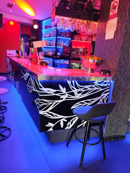 Café y Copas Glass - Bar musical en Arroyo de la Encomienda - foto 3