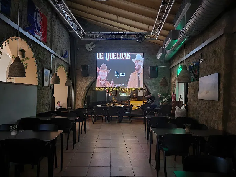 Bar ,Mas De Nit Banyoles , discoteca
