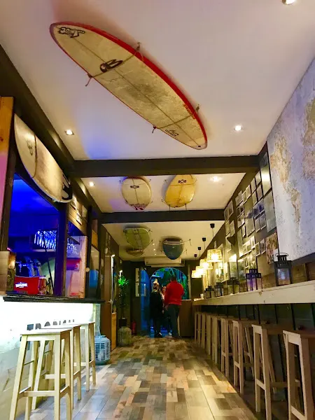 Tropical Surf Bar - Coctelería en Benicàssim - foto 2