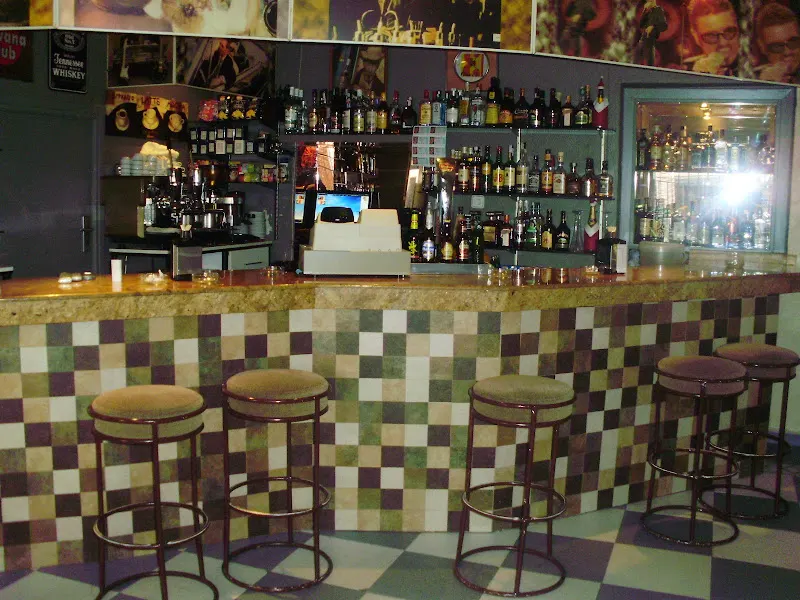 Disco Bar Azul y Blanco