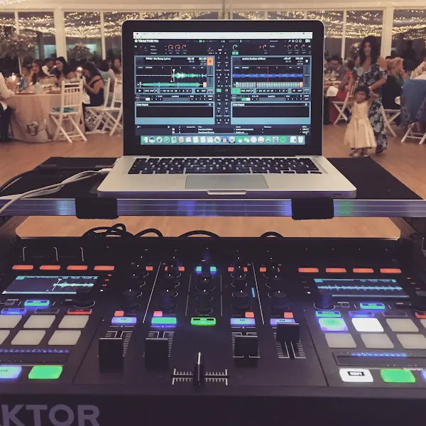 Discomovil R Deluxe Eventos - Verin