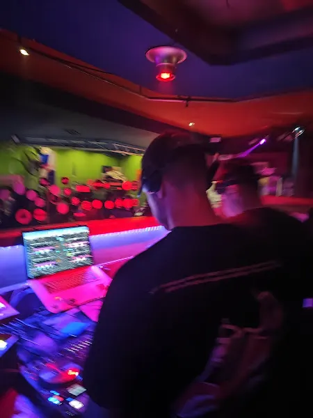 BAHAMAS Disco. - Madrigueras
