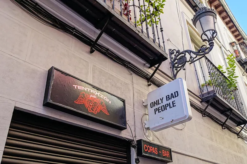Only Bad People Bar de Copas
