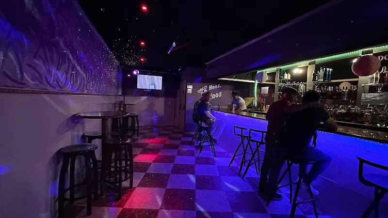 Disco pub hermano latinos