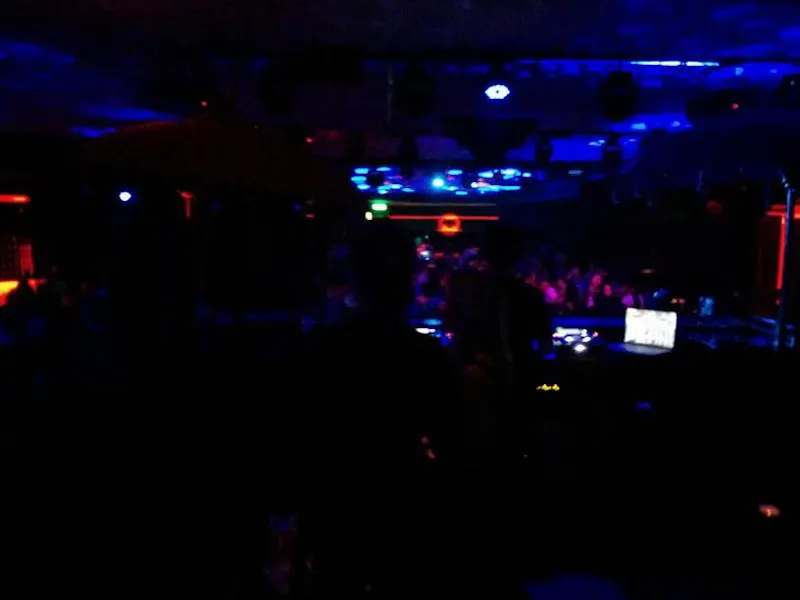 Under Club Barcelona - Discoteca en Barcelona - foto 2