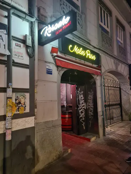 Karaoke & Music Bar "Malos Pasos" - Valencia