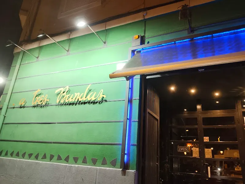 A Tres Bandas Cocktail - Valencia