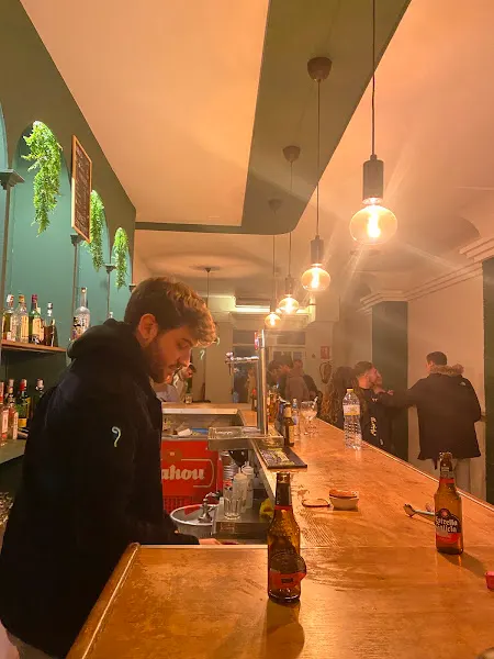 El Garito, copas baratas con billar y futbolín - Lounge en Valencia - foto 2