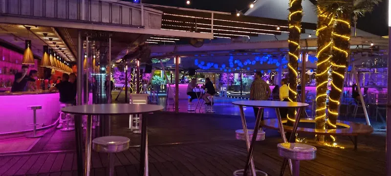 Titus Carpa - Discoteca en Badalona - foto 2