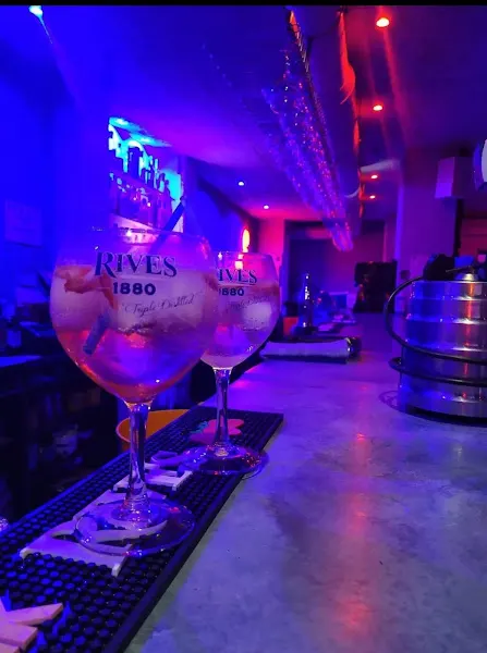 Jomer Coctelería - Bar musical en Badalona - foto 2