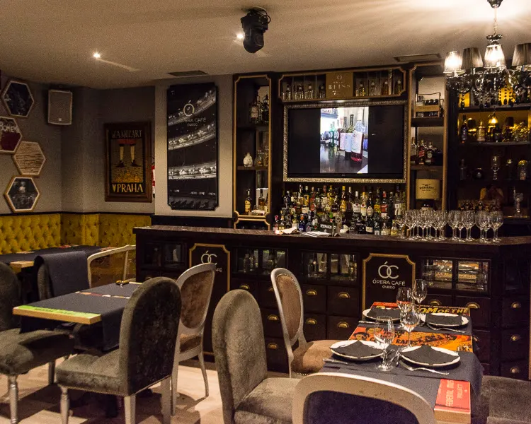 Ópera Cóctel Bar - Coctelería en Oviedo