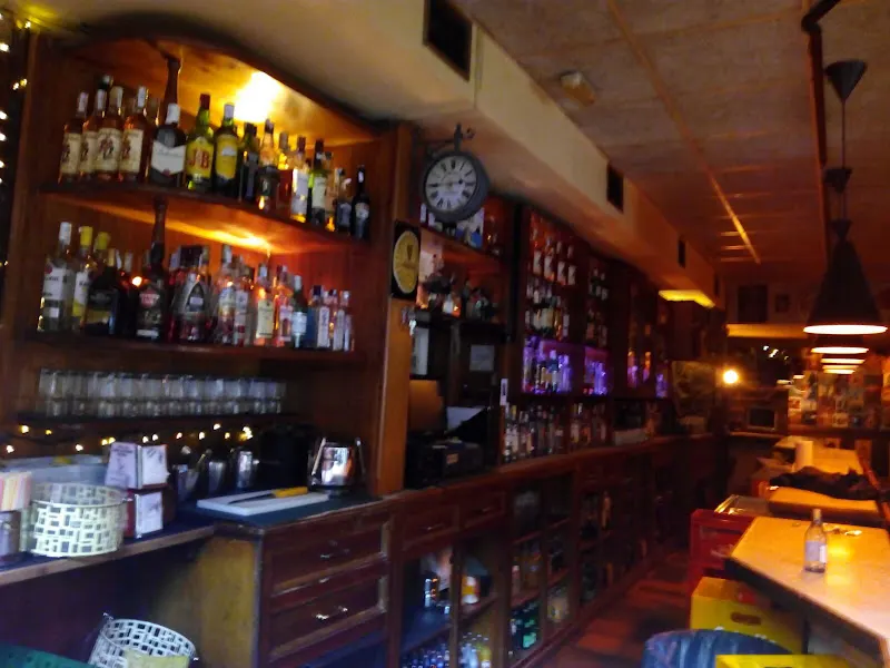 Café Pub El Plaza - Bar en Oviedo - foto 2