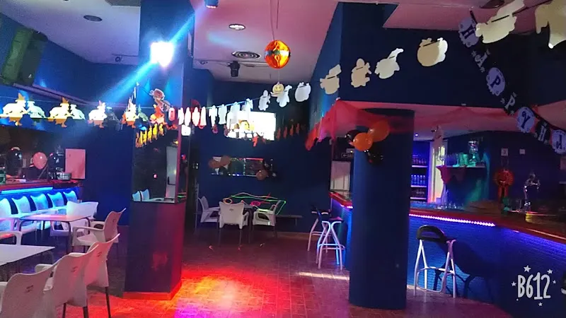 DISCO BAR FÉNIX - Bar en Pamplona - foto 2