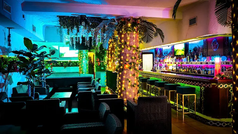 Bar Hawaiano Royalty Kiwai/shishas/cocteleria