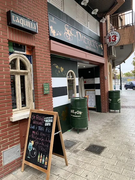 ST. PATRICK’S Irish Pub Avenue. - Albacete