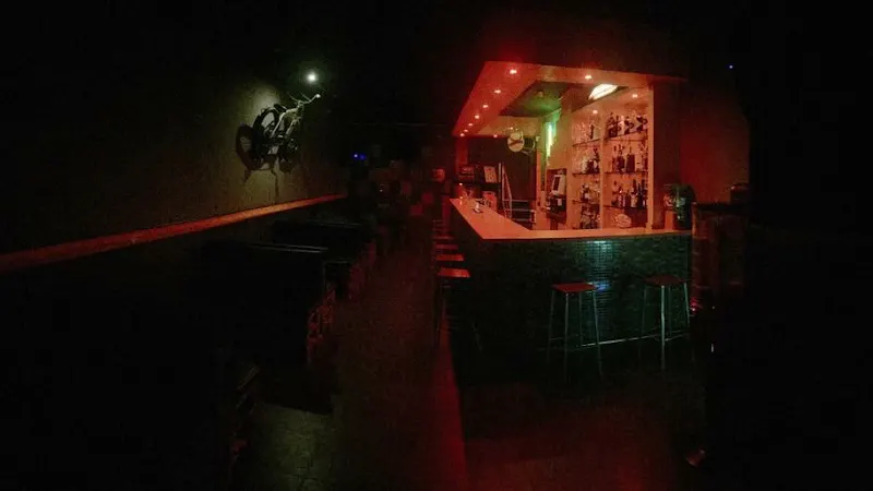 Suburbia Jäger Bar - Club nocturno en Dos Hermanas - foto 2
