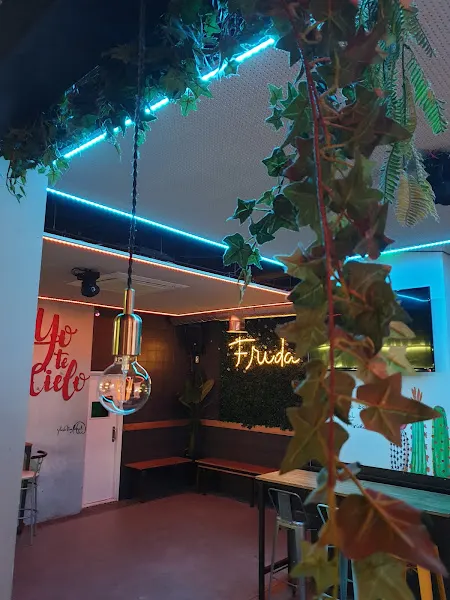 FRIDA Beautiful Pub - Pub en Algeciras - foto 2