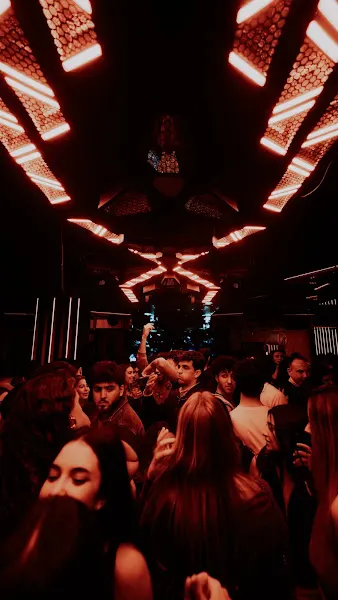 NU ~ Salón de Baile