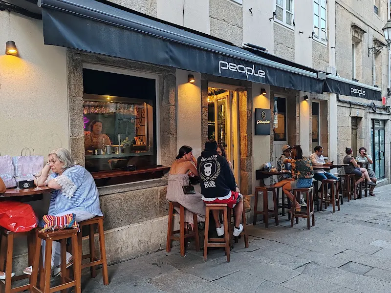 People - Pub en Lugo - foto 2