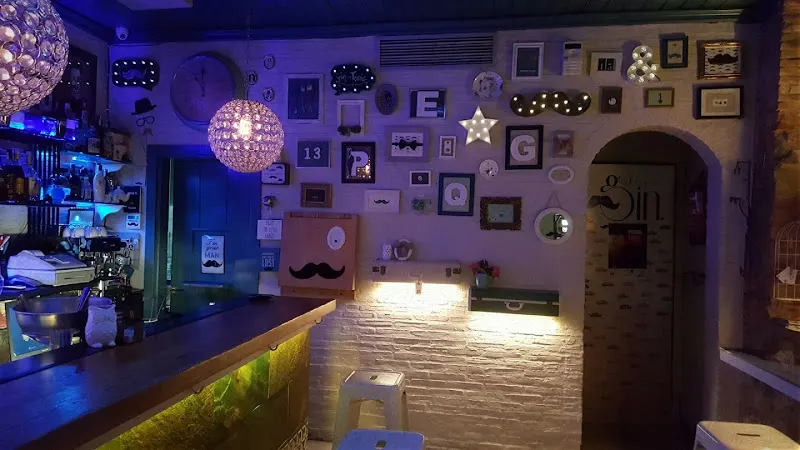 El Pequeño Gin - Pub en Cáceres - foto 2