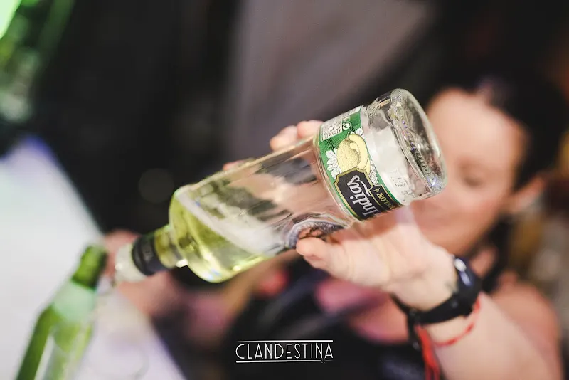 Clandestina