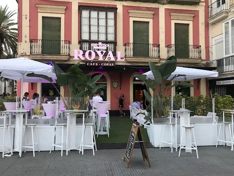 Royal Café y Copas - Pub en El Puerto de Santa María - foto 2