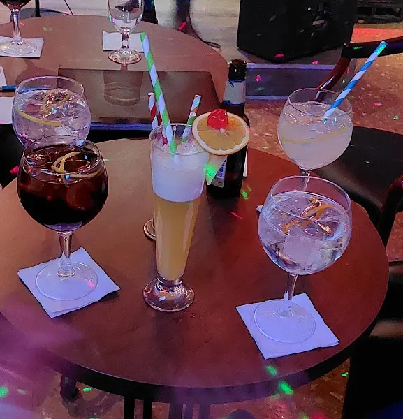 Cocteleria Karaoke Inn - Karaoke en Sant Boi de Llobregat - foto 2