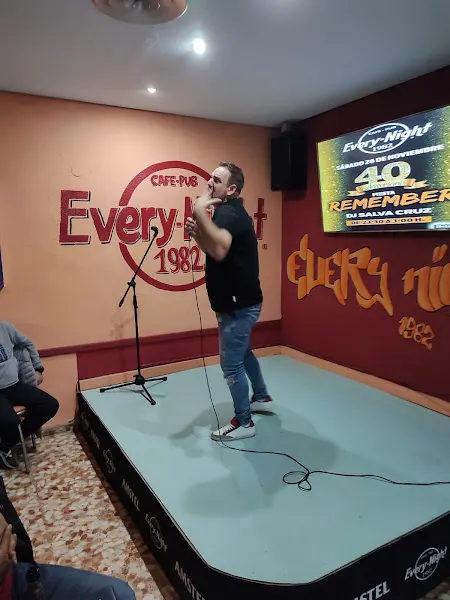 Café pub Every Night - Torrent