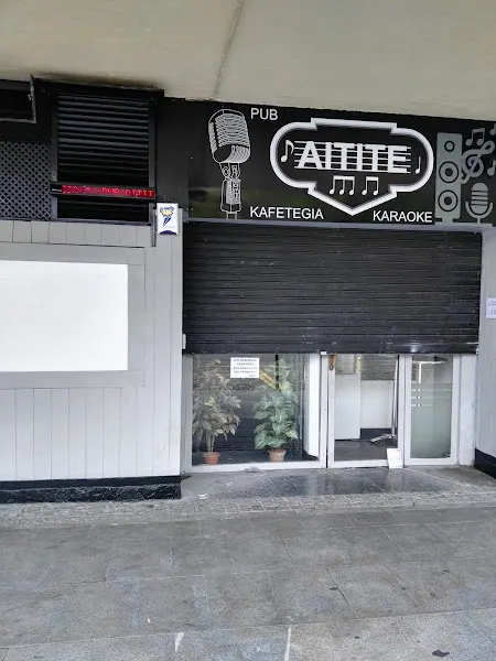 PUB - KARAOKE AITITE