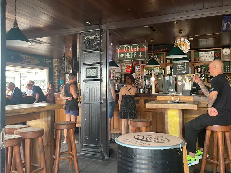 The All Blacks Irish Pub - Pub irlandés en Torremolinos - foto 2
