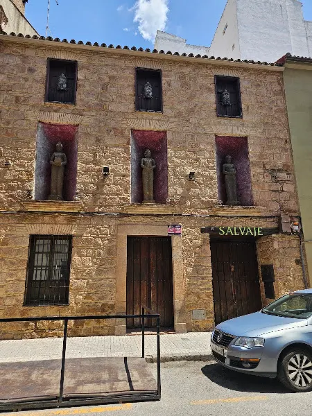Gogh Club - Linares