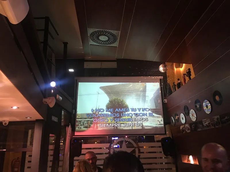 Willy's Karaoke - Karaoke en Mairena del Aljarafe - foto 2